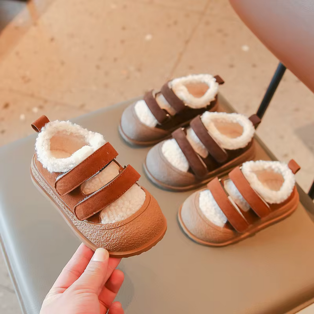 WarmFleece Kinder Sneakers – Warme Fleece Voering, Klittenbandsluiting & Stevige Grip voor Winterse Avonturen