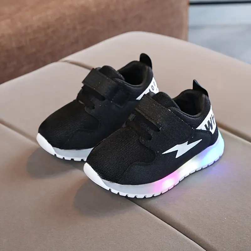 Comfi LED Kindersneakers – Anti-Slip, Comfortabel & Lichtgevende Zolen voor Veilig Spelen