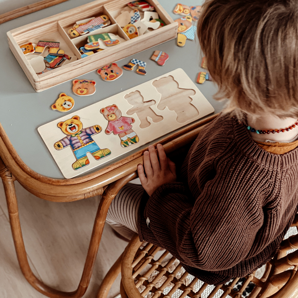 Houten verkleedpuzzel beer met 100 outfits – beukenhout, opbergkist, vanaf 2 jaar | aankleedpuzzel
