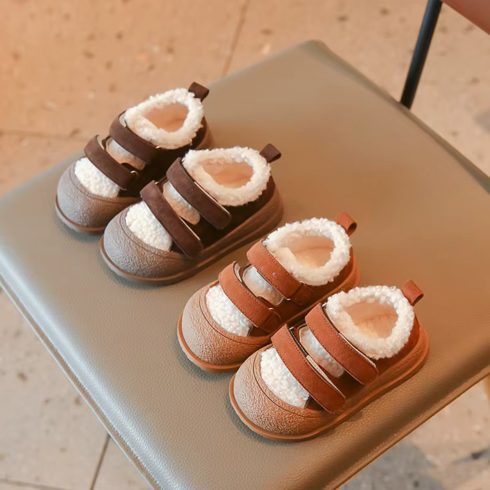 WarmFleece Kinder Sneakers – Warme Fleece Voering, Klittenbandsluiting & Stevige Grip voor Winterse Avonturen