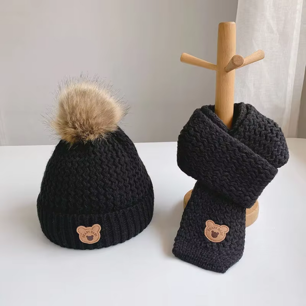 Beary Kinder Winterset – Gebreide Muts & Sjaal met Berenmotief voor Kinderen