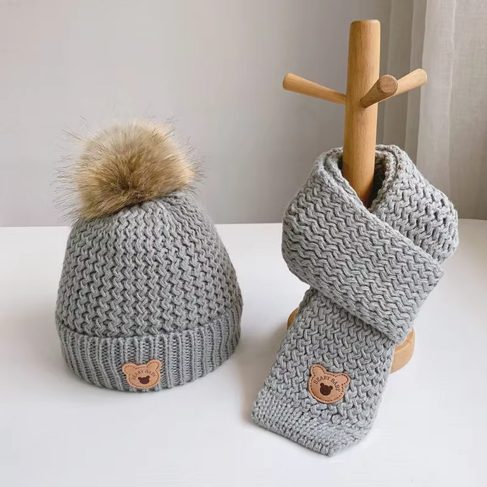 Beary Kinder Winterset – Gebreide Muts & Sjaal met Berenmotief voor Kinderen