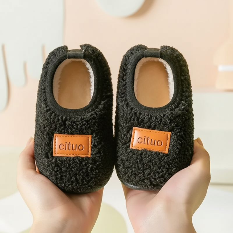 SnugSteps CozyPaws Kinderpantoffels – Warme Antislip Sloffen voor Veilig Binnenlopen