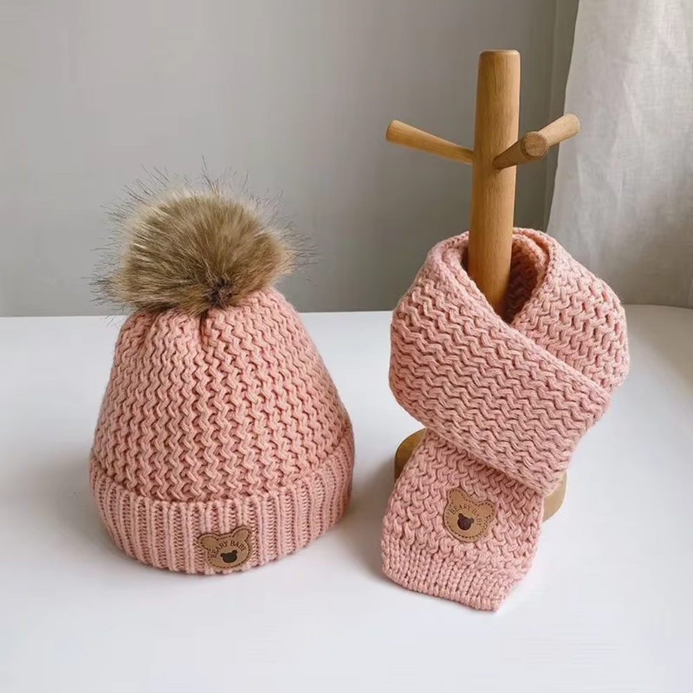 Beary Kinder Winterset – Gebreide Muts & Sjaal met Berenmotief voor Kinderen