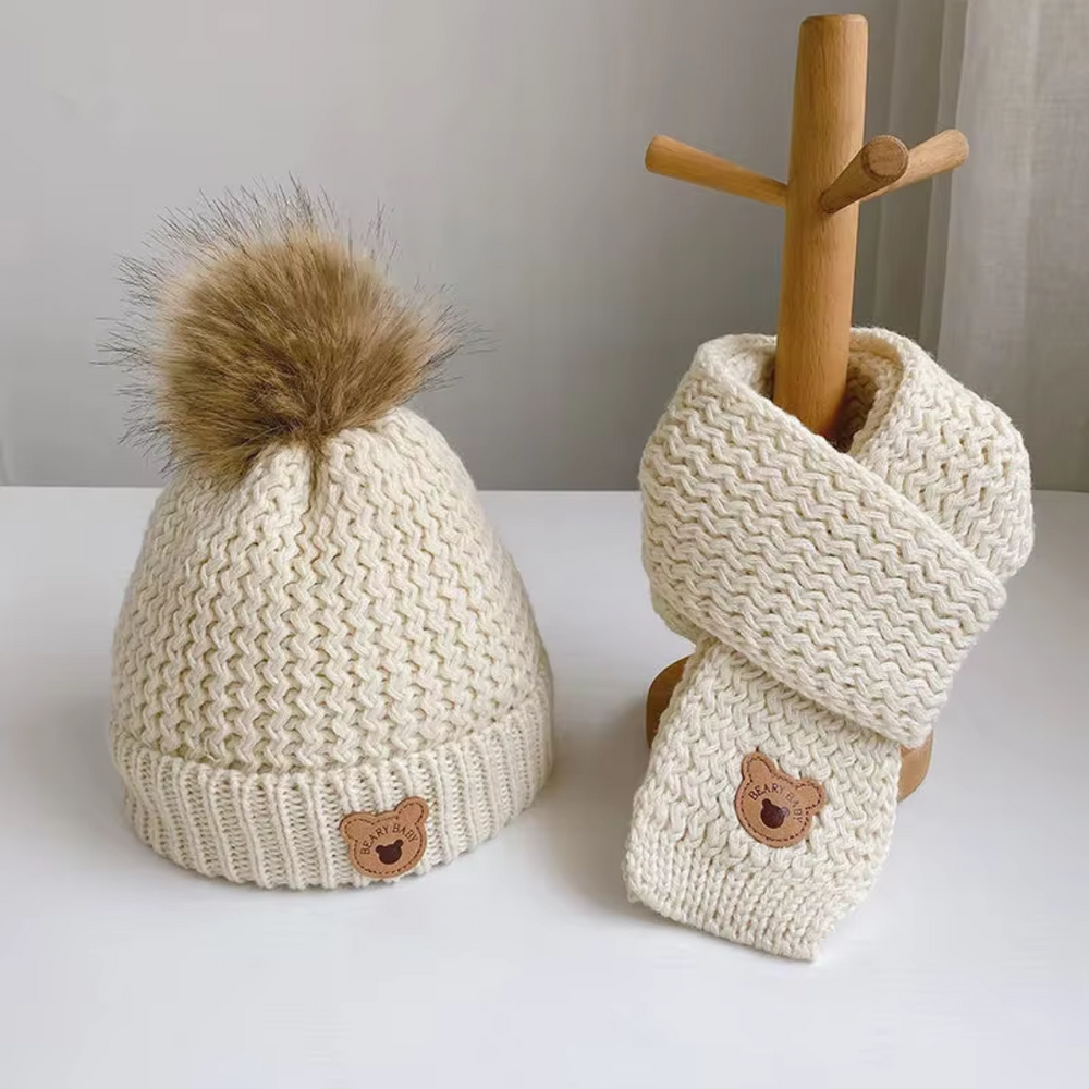 Beary Kinder Winterset – Gebreide Muts & Sjaal met Berenmotief voor Kinderen