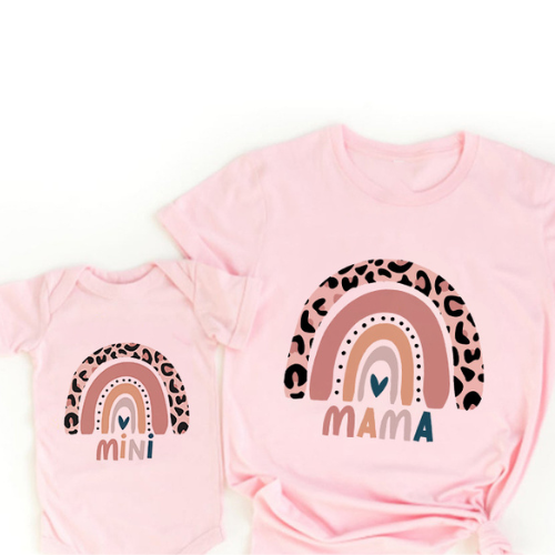 Mama & Dochter Matching Set – Shirt & Romper Outfit | Regenboog Print