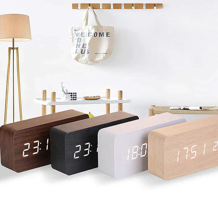 Wekker in houtlook met draadloos opladen – LED-display, 3 alarmen, geluidsactivatie | digitale klok