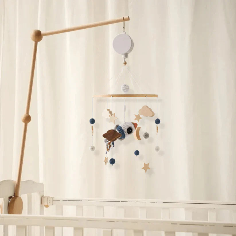 Rustgevende Houten Babymobiel Zonder Batterij – Natuurlijke Materialen & Zachte Kleuren | LittleNest SkyWhirl