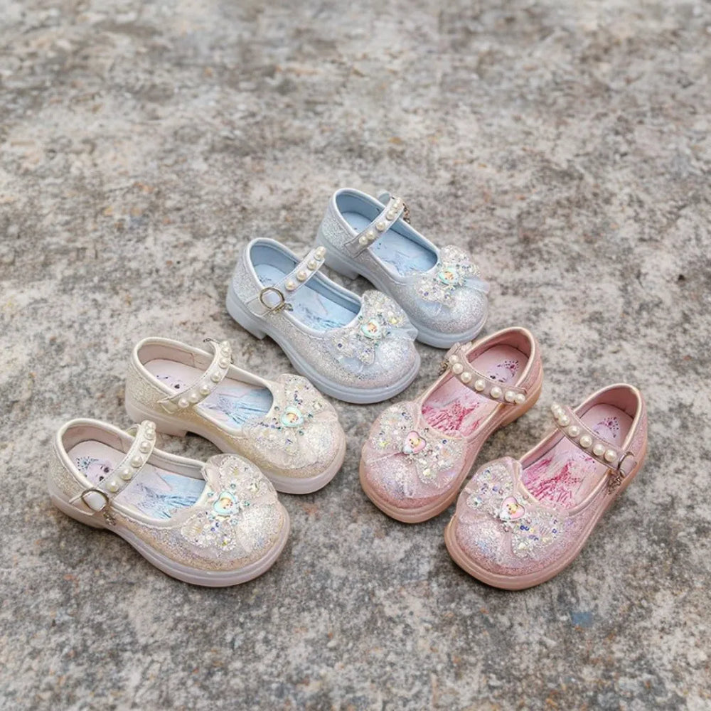 Glanzende meisjesschoenen met klittenband – strik, pareldetail, gewatteerde zool | feestschoenen