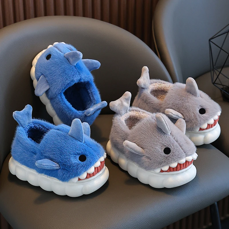 SharkFun Kinder Sloffen – Superzacht Pluche, Antislip & Vrolijk Haaienontwerp voor Kinderen