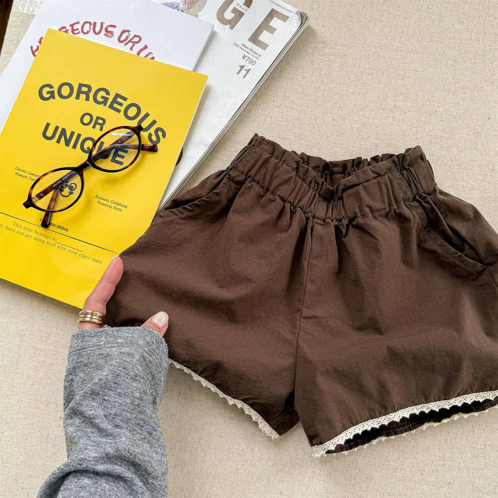 Oko & Lotta Liva Meisjes Short – Katoenen Zomerbroekje – Met Kanten Rand – Elastische Taille – 0-6 Jaar