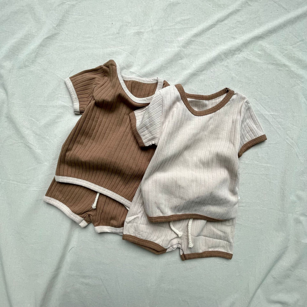 Aureli Soft Ribbed Lounge Set – Baby & Peuter 0-3 Jaar Zomerset – T-shirt + Short – Beige/Bruin – Zacht & Unisex