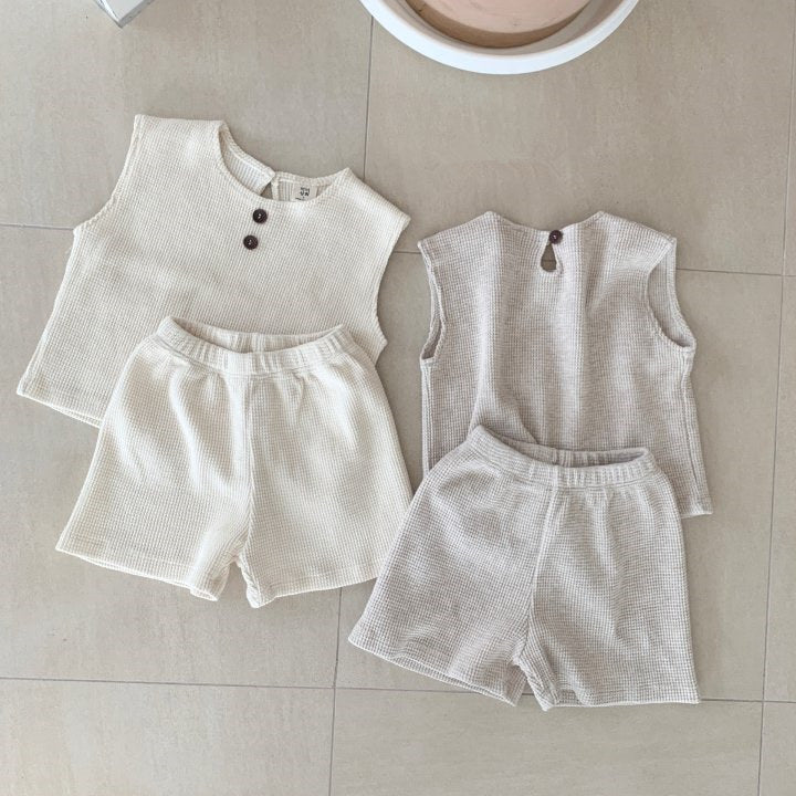SoftPlay Peuterset van Wafelstof – Uniseks Zomeroutfit met Knoopdetail | Nulu & Co | 100% Katoen | Maat 0-5 Jaar