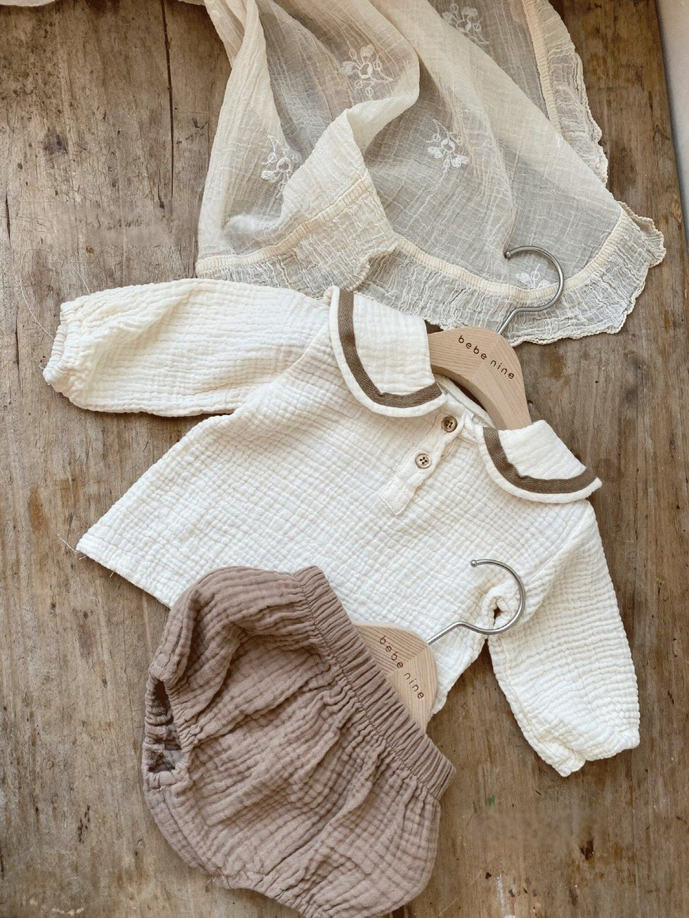 Maison Mini Babyset – 2-delige Outfit van Mousseline Katoen met Pofbroek & Kraag (0–3 Jaar)