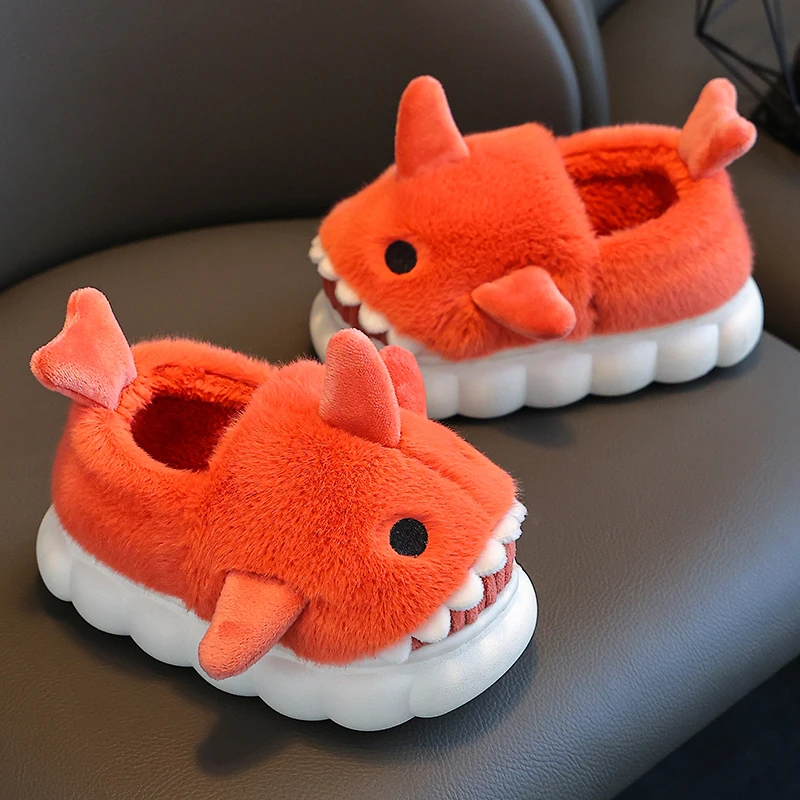 SharkFun Kinder Sloffen – Superzacht Pluche, Antislip & Vrolijk Haaienontwerp voor Kinderen