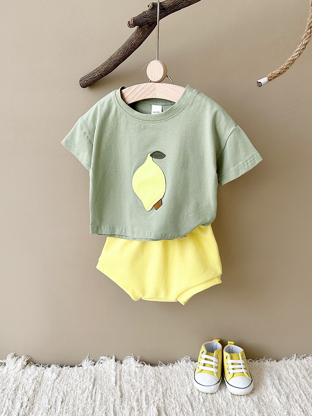 Baby Zomerset – T-shirt met Citroen en Korte Broek (0-3 Jaar)