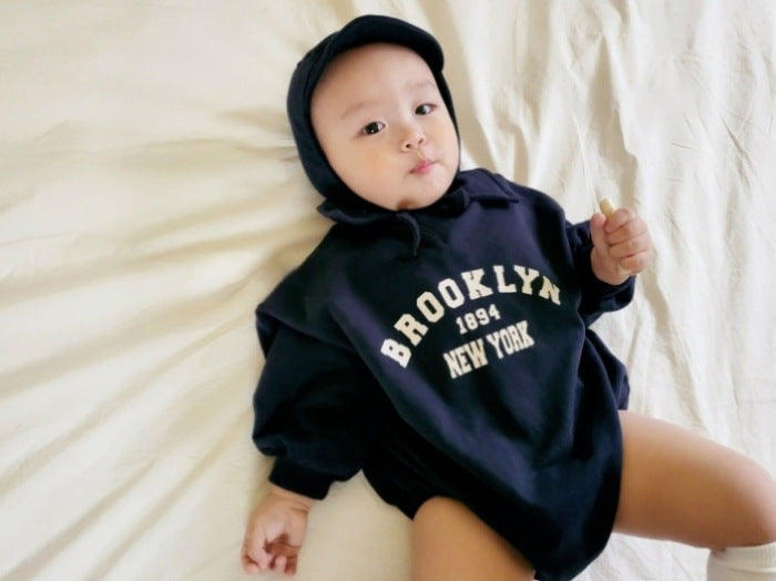 Nuby & Co Brooklyn Baby Romper – College Look | Unisex 0–2 Jaar – Katoen, Drukknoop, New York Opdruk