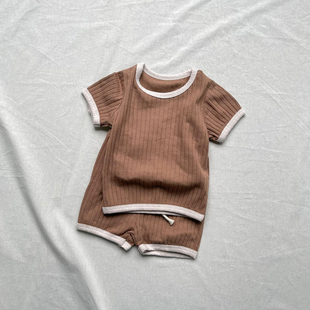 Aureli Soft Ribbed Lounge Set – Baby & Peuter 0-3 Jaar Zomerset – T-shirt + Short – Beige/Bruin – Zacht & Unisex
