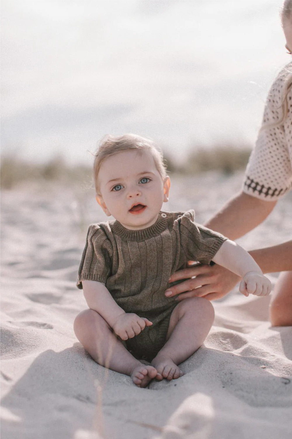 CozyNest Gebreide Baby Romper 0–2 Jaar | Zachte Katoenmix & Ribmotief | Comfortabele Babykleding