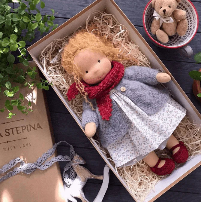 Handgemaakte Stoffen Pop – Natuurlijke Knuffelpop voor Kinderen