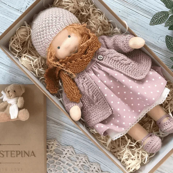 Handgemaakte Stoffen Pop – Natuurlijke Knuffelpop voor Kinderen