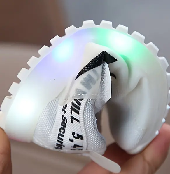 Comfi LED Kindersneakers – Anti-Slip, Comfortabel & Lichtgevende Zolen voor Veilig Spelen