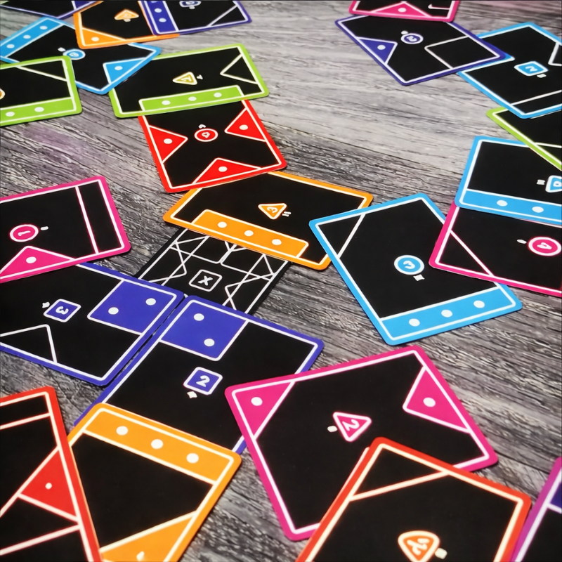 Virexo Games ShapeStrike Kaartspel – Snel Strategisch Familiespel voor Spelavonden met Vrienden