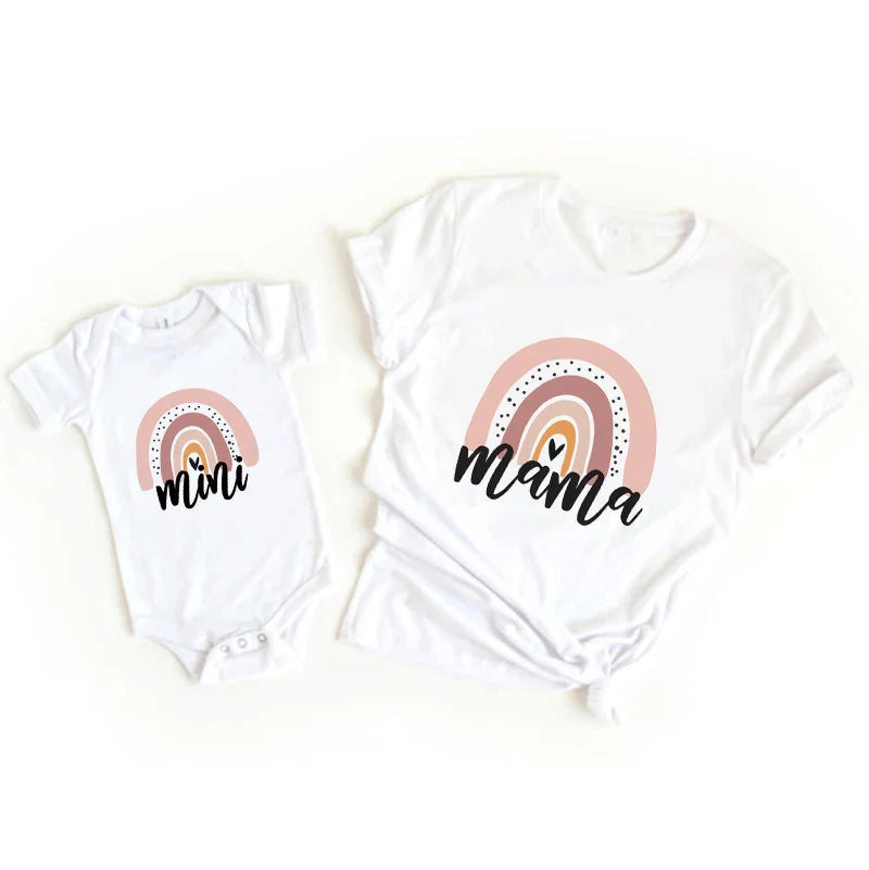 Mama & Dochter Matching Set – Shirt & Romper Outfit | Regenboog Print