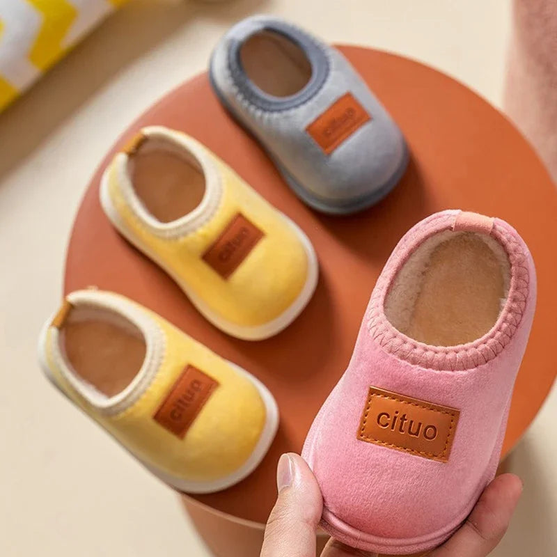 SnugSteps CozyPaws Kinderpantoffels – Warme Antislip Sloffen voor Veilig Binnenlopen