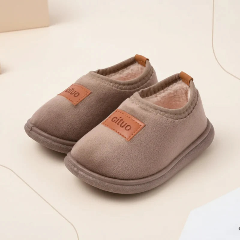 SnugSteps CozyPaws Kinderpantoffels – Warme Antislip Sloffen voor Veilig Binnenlopen
