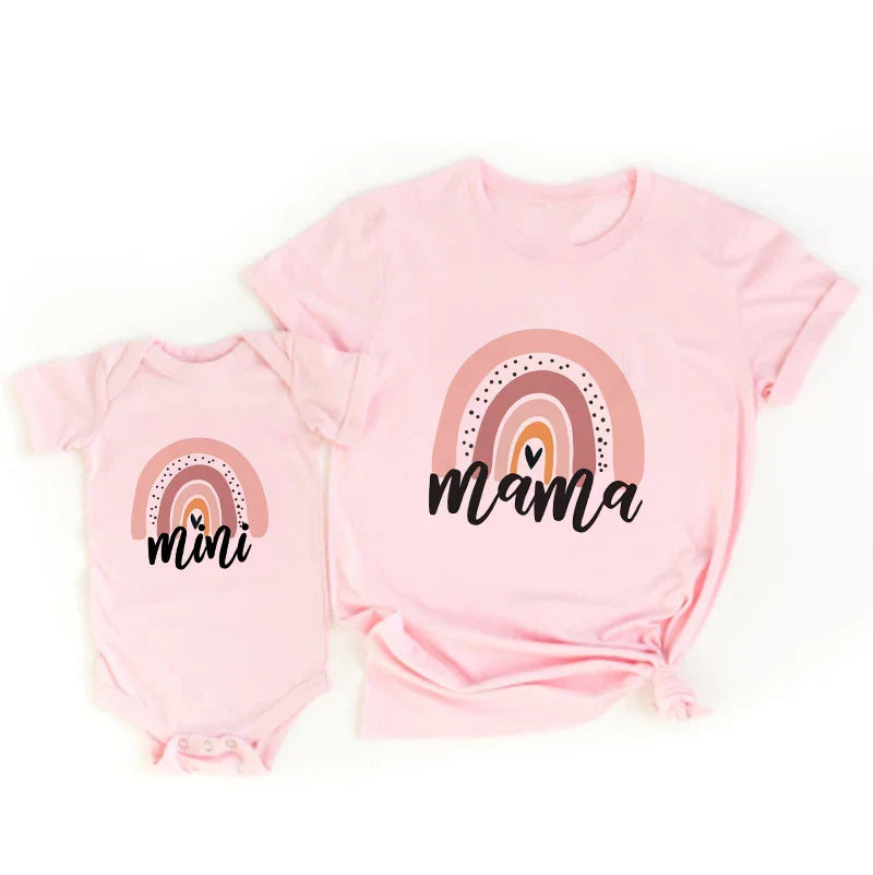 Mama & Dochter Matching Set – Shirt & Romper Outfit | Regenboog Print