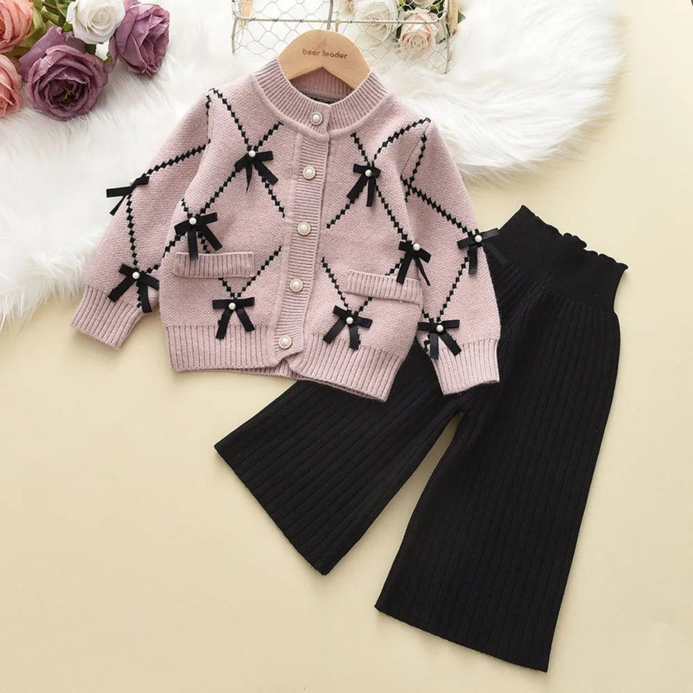 Gebreide Meisjes Set met Parels en Strikjes – Vest en Broek