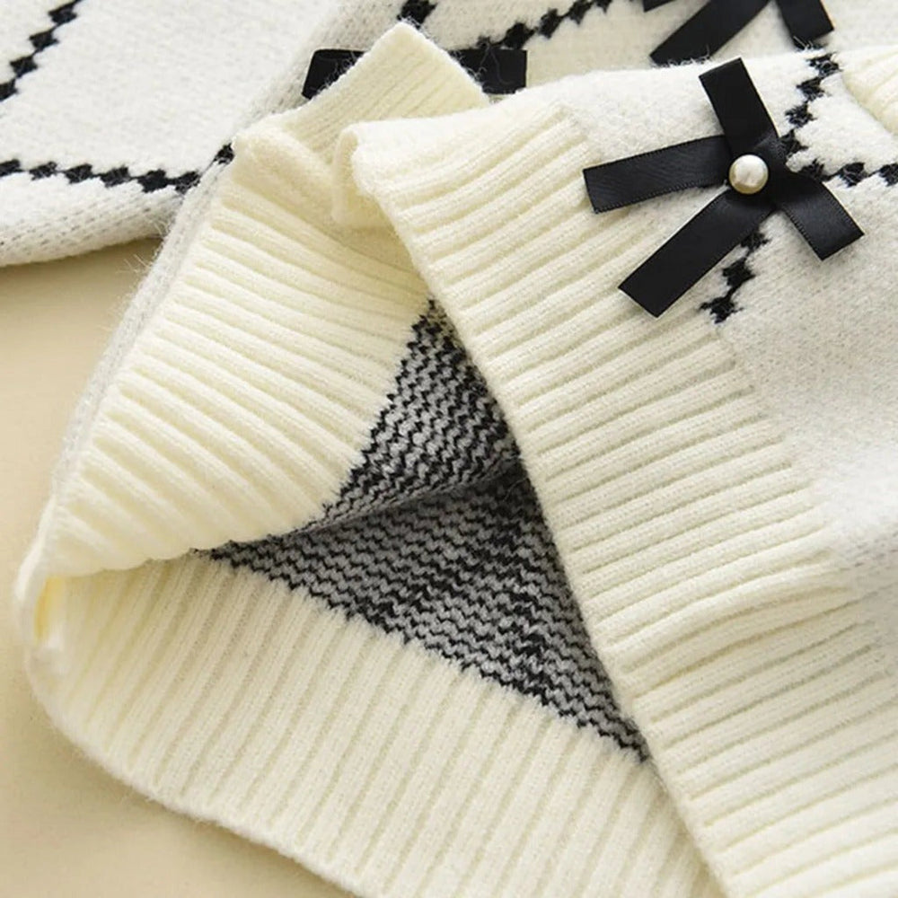 Gebreide Meisjes Set met Parels en Strikjes – Vest en Broek