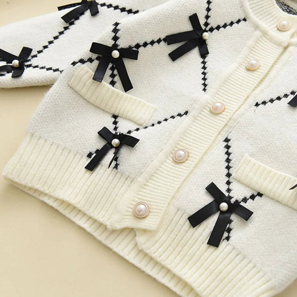 Gebreide Meisjes Set met Parels en Strikjes – Vest en Broek