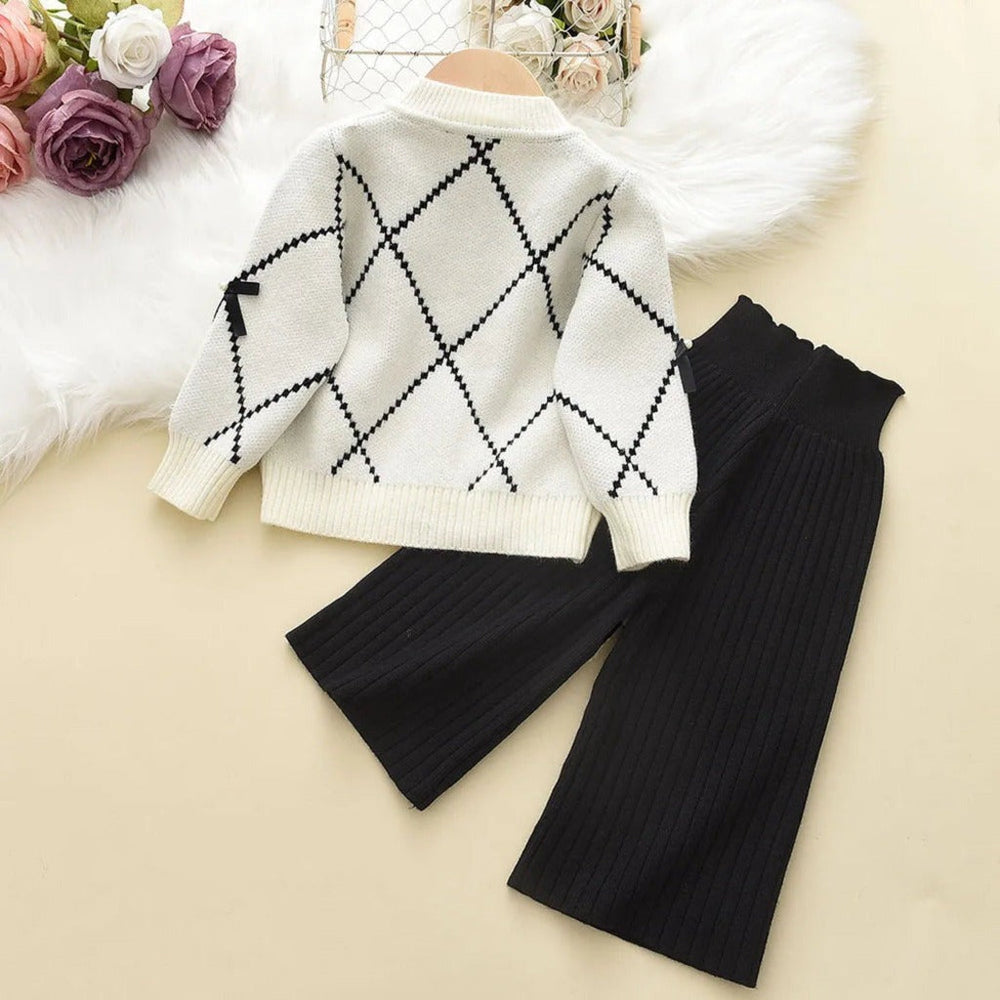 Gebreide Meisjes Set met Parels en Strikjes – Vest en Broek