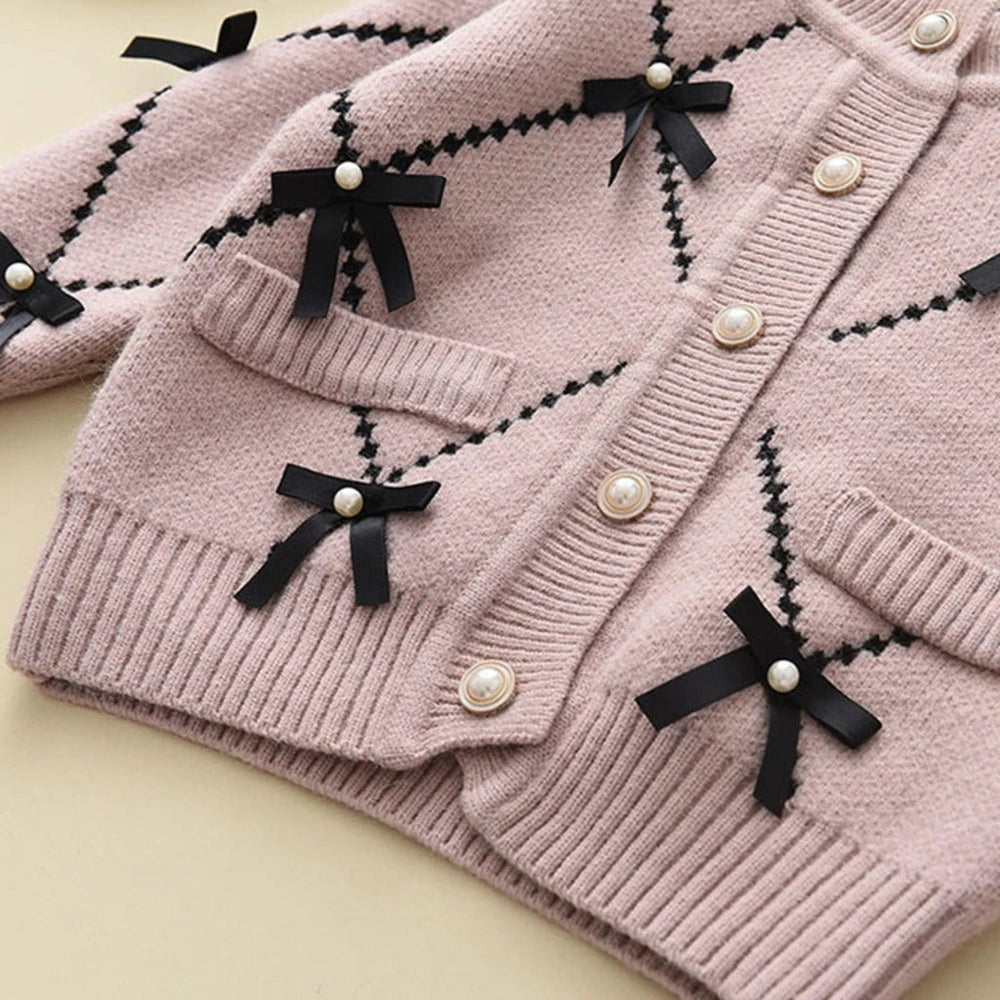 Gebreide Meisjes Set met Parels en Strikjes – Vest en Broek
